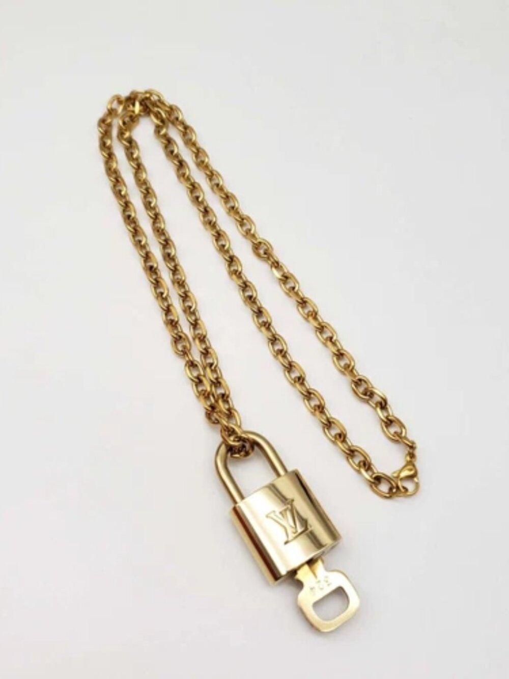 Gold-Plated Necklace with Authentic Louis Vuitton Padlock - Picture 6 of 8